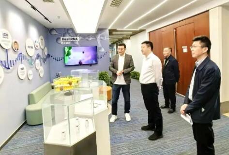 蘇州市政府副秘書長盛樂一行蒞臨慧療生物走訪調研